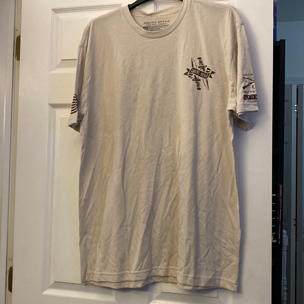 Grunt style men’s printed t shirt in cream. Never worn. Size XXL.